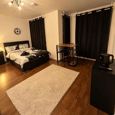 Urbannest Modern Loft Suite