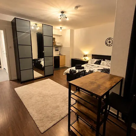 Urbannest Modern Loft Suite